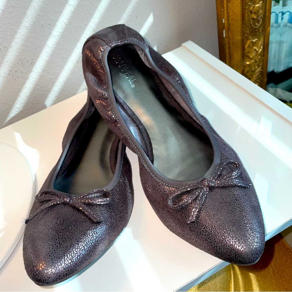 X-Appeal gray elasticized flats, 9.5
